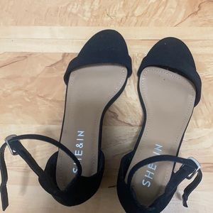 Size 7 black heels